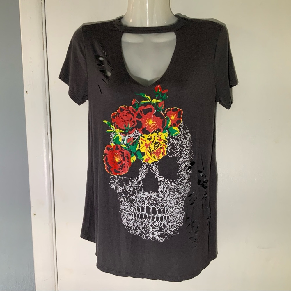 GAZE SKULL T SHIRT SZ XS COLORFUL TATTERED LOOK SUPER LOW PRICE!